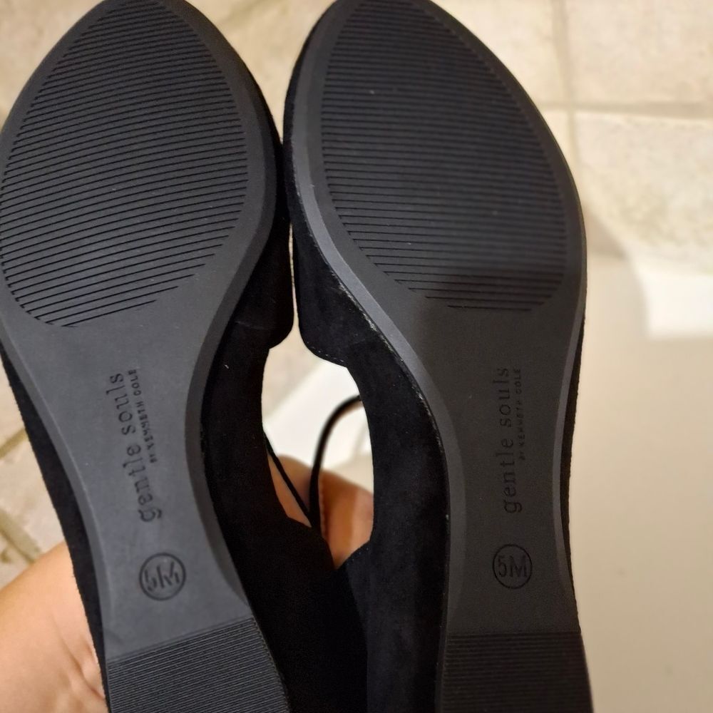 Kenneth Cole Gentle Souls Black Wedge Leather Sandals Size 5 - Picture 5 of 5